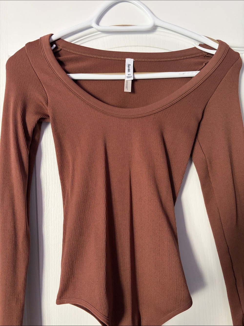 Long-Sleeve bodysuit Scoop Neck Top — Rust Brown